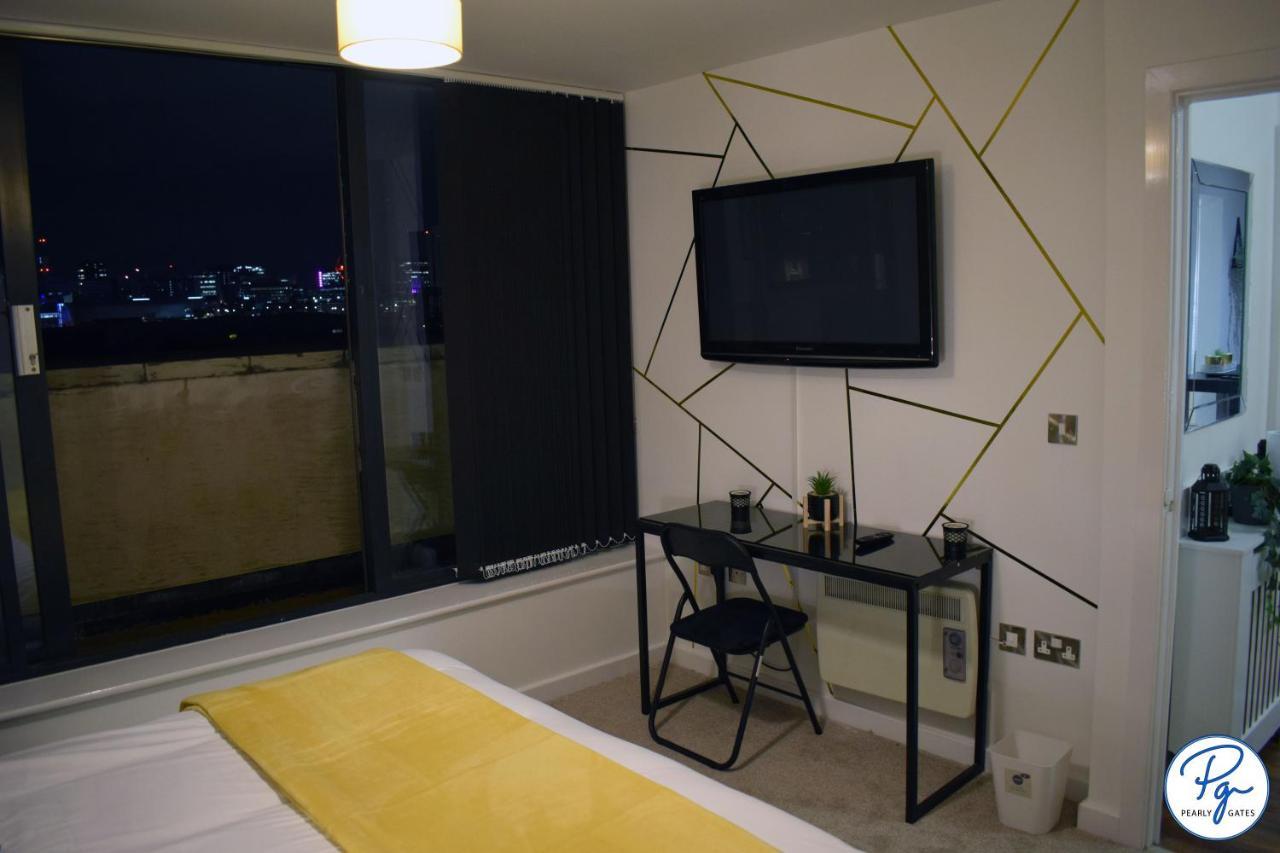 Penthouse - Amazing City Skyline Views - Balcony - Free Extra 2 Hours - Free Parking - Utilita Arena - Bullring Shopping - New St Station- Super King Size Bed Birmingham Zewnętrze zdjęcie